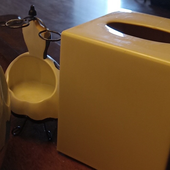 Bathroom bundle tissue box and holder boutique themed cute set for any space - Picture 6 of 7